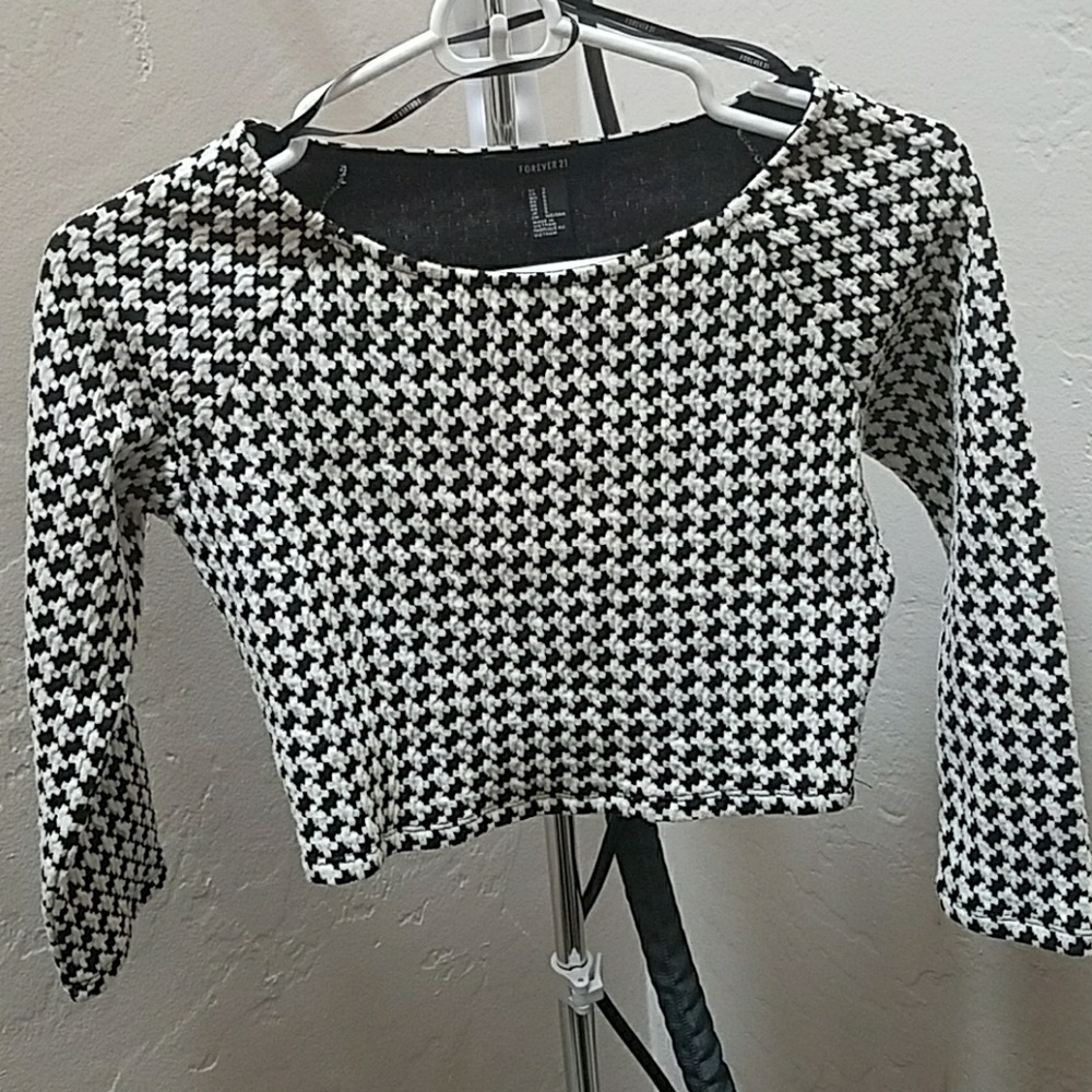 HOUNDSTOOTH 3/4 SLEEVE CROP TOP